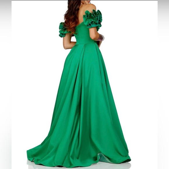 Ball gown - Picture 2 of 5